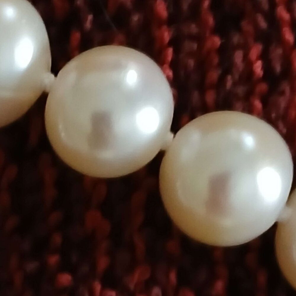 18" 7mm-8mm Fresh water pearl necklace. Metal clasp.